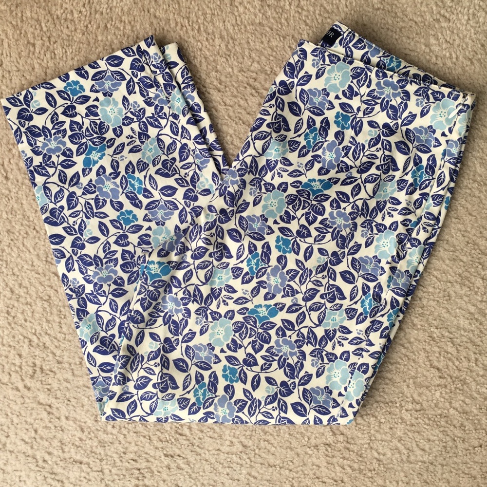 Ann Taylor Stretch Blue Floral Print Crop size 8P